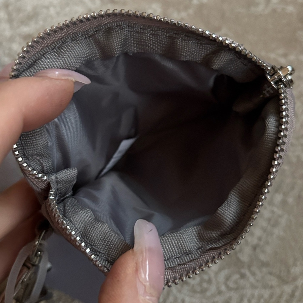 Brand New GAIAM Essentials Duo Wristlet w/ 2 Small Gray Zippered Coin Purses - Picture 8 of 15